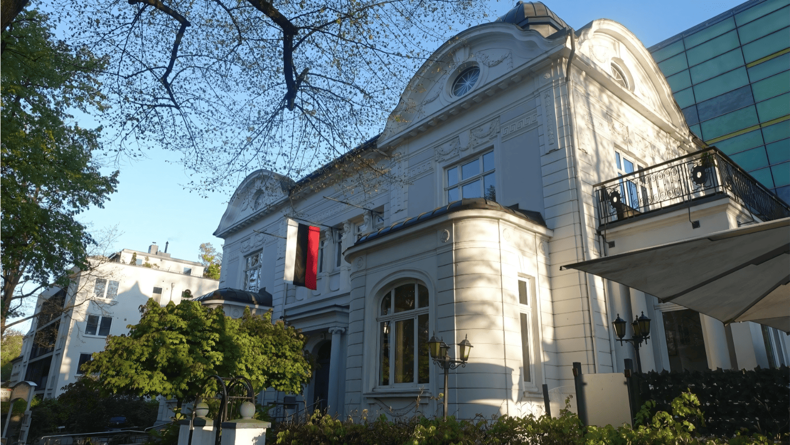 Außenansicht der Villa in der Johnsallee